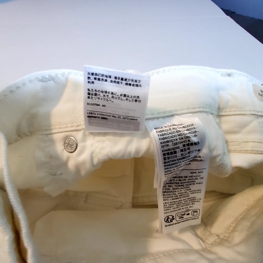 Levis Premium Ribcage Bermuda White Denim Shorts Size 25 Classic five-pocke - Picture 14 of 16